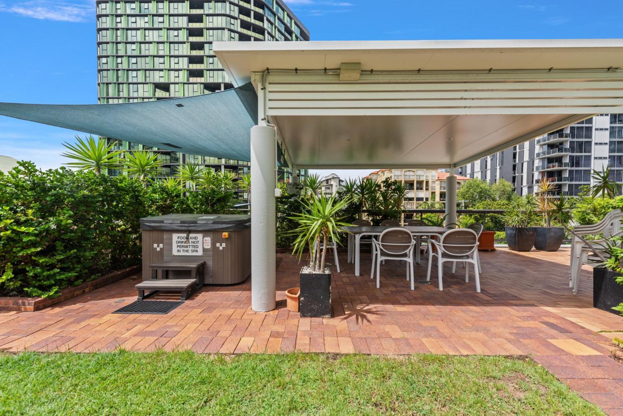 Appartement Lavish 3-Bed With Wraparound Balcony And Pool à Brisbane Extérieur photo