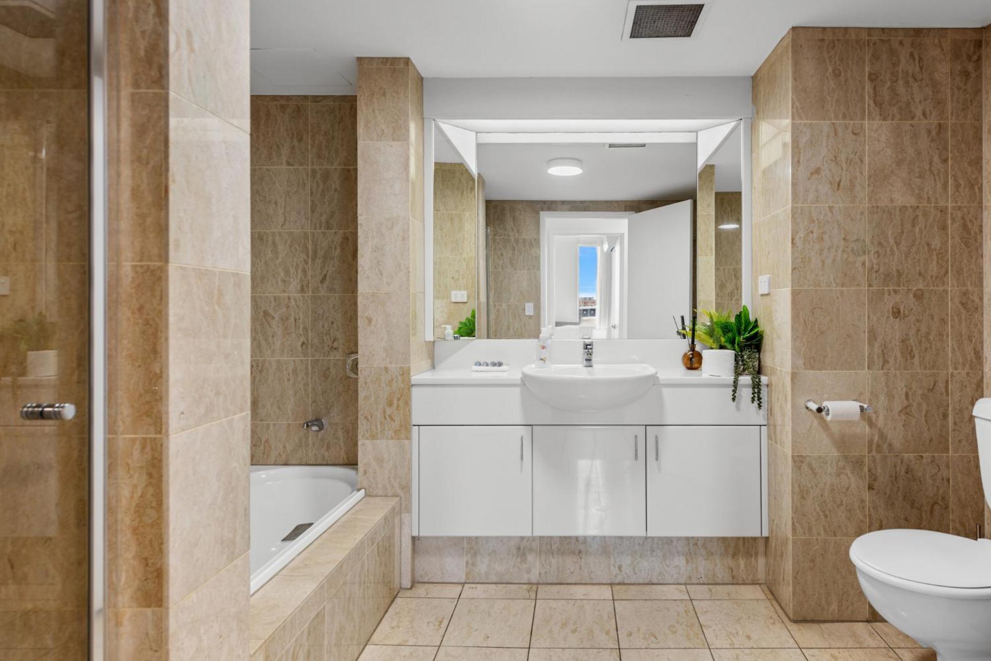 Appartement Lavish 3-Bed With Wraparound Balcony And Pool à Brisbane Extérieur photo